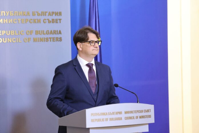 Мариан Бачев: Росен Белов е преподавател в театралната школа, но не е съдружник във фондацията