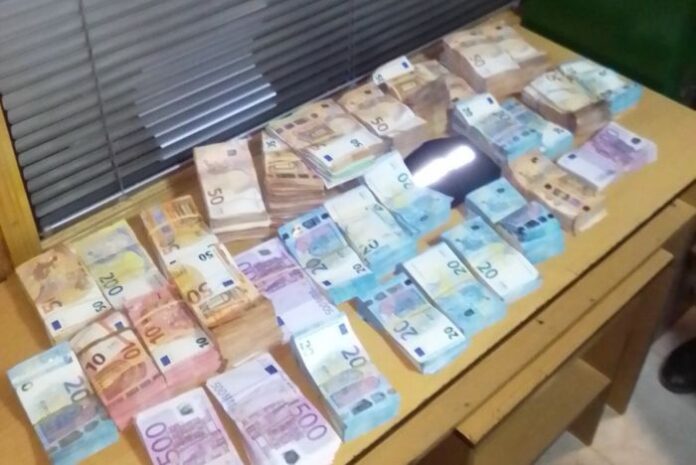 529 000 недекларирани евро откриха митническите служители от ГКПП Ферибот Оряхово