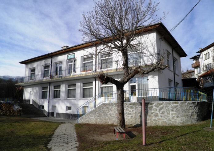 55 малчугани от Бачево ще играят в обновена детска градина и ясли