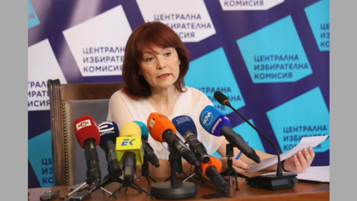 6 жалби и 45 сигнала в ЦИК към 14 часа