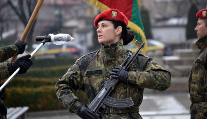 60 военни положиха клетва на площадите в Хасково и Карлово