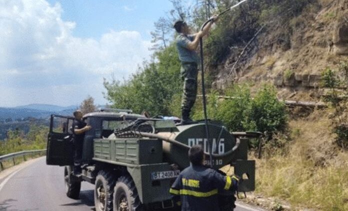 60 военни участват в гасенето на пожара край Велико Търново