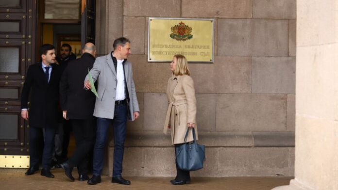 70 депутати от ДБ и ПП сезираха Конституционния съд за промените в Изборния кодекс