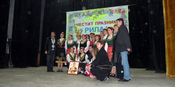 8 фолклорни състава се включиха в надиграването в Рила