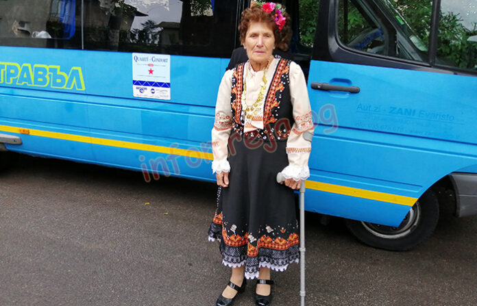 80-годишната баба Тонка е най-възрастният участник на фестивала в Банско (ВИДЕО СНИМКИ)