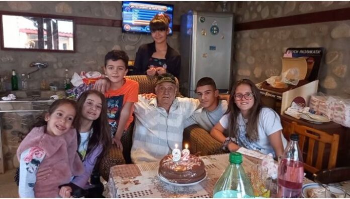 92-годишният Манол Кирпиев от Мосомище е пример за трудолюбие и скромност