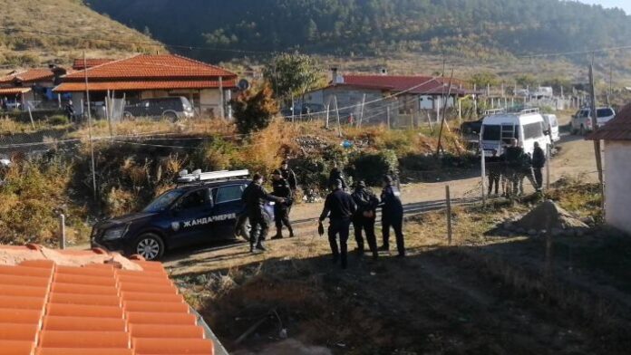 Акцията в Твърдица: Търговци дават дърва за огрев срещу вот