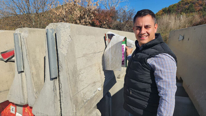 Активисти на „Величие“ в Пиринско първи премахнаха предизборните си плакати