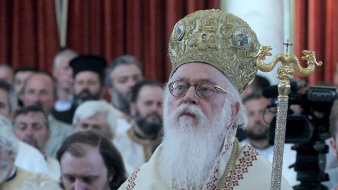 Албанският архиепископ Анастасий почина на 95-годишна възраст