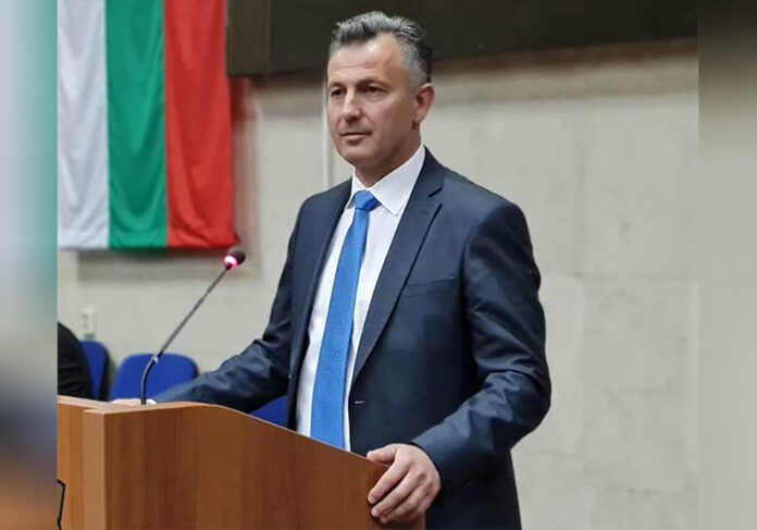Андон Тодоров: Незабавно започвам изграждането на изцяло покрит футболен терен за децата в Благоевград!