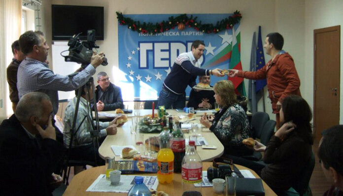 Андонов събра журналисти на коледна пита с късмети
