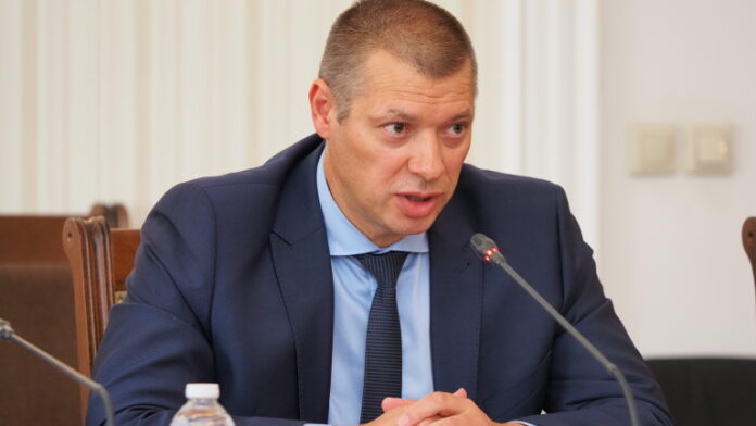 Антон Славчев остава начело на КПКОНПИ