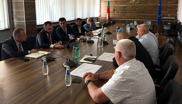 АПИ и кметът на Кресна на среща: Слагат временен светофар