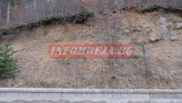 АПИ спира движението в едната посока при село Градево