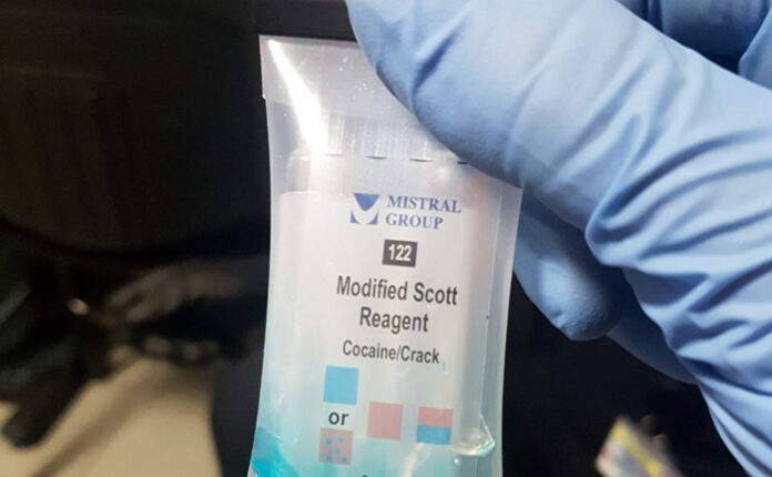 Арест за двама