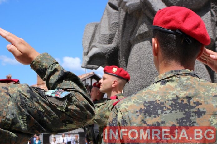 Армията ни тренира за военна мисия в Украйна