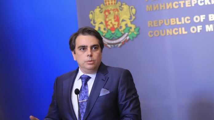 Асен Василев е излязъл от управлението на офшорна фирма година преди да стане министър