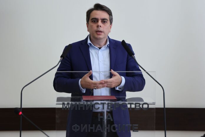 Асен Василев: Поемам финансите на държавата в едно добро състояние