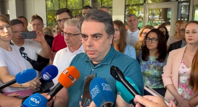 Асен Василев: Ще поискаме вот на недоверие срещу ограбването на българския народ
