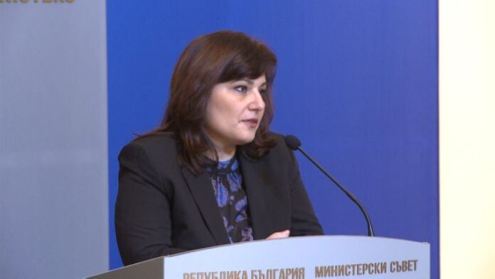 Асена Сербезова изслушва депутати от 
