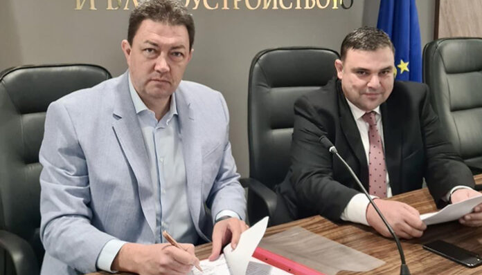 Асфалтират цялостно улица в Петрич