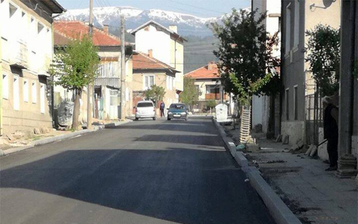 Асфалтират улица 