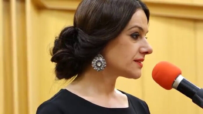 Ася Ковачева представя книгата си „Десет“ в Сандански
