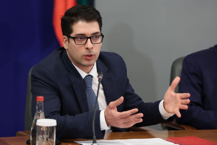 Атанас Пеканов: Бих приел покана от Василев и Петков