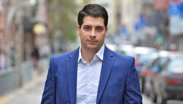 Атанас Пеканов  гостува във „Властта говори! Открито!“ във фейсбук страницата на правителството