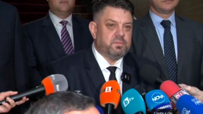 Атанас Зафиров: Разумният подход е да се говори с всички