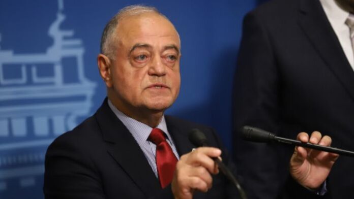 Атанасов: Зад Габровски щръква Борисов