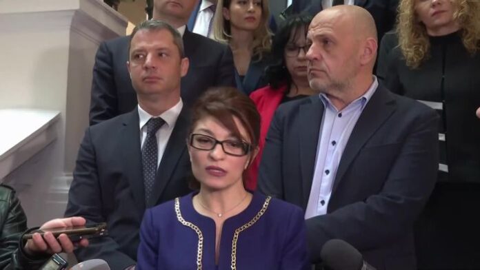 Атанасова след срещата с ДПС: Не сме разговаряли за конструкция на бъдещо управление