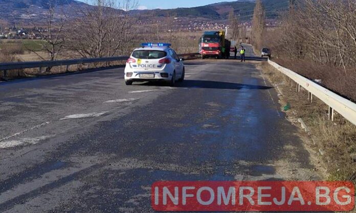 Автобус с 10 пътници се обърна край Русе