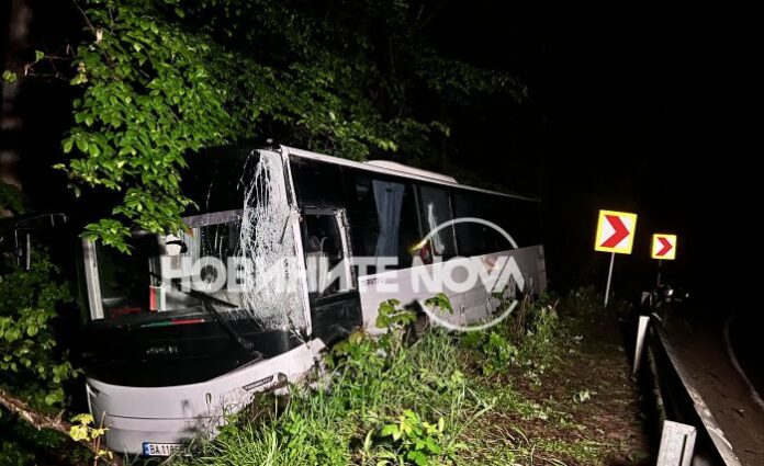 Автобус с военни и два тира катастрофираха на Прохода на Републиката