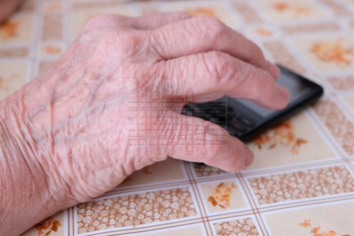 Баба даде 9000 лв. на мним полицай