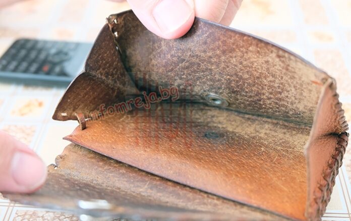 Баба даде крупна сума на телефонни измамници