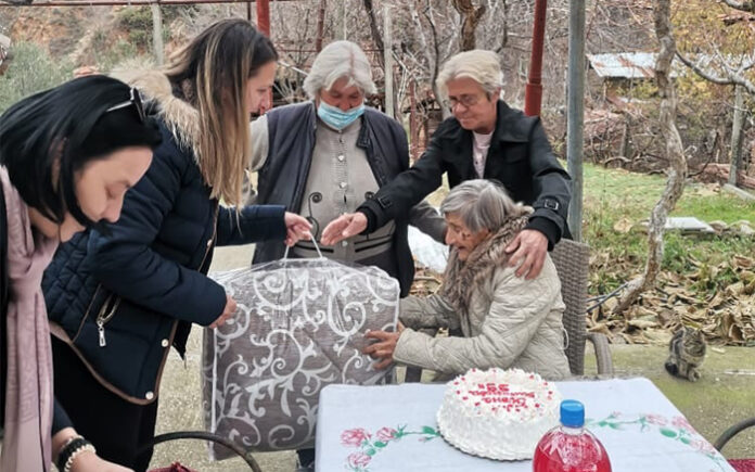 Баба Къна от Сливница стана на 99 години