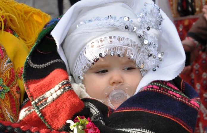 Бабино хоро на Бабинден в Разлог