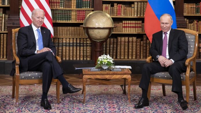 Байдън и Путин обсъдиха струпването на руски войски по границата с Украйна