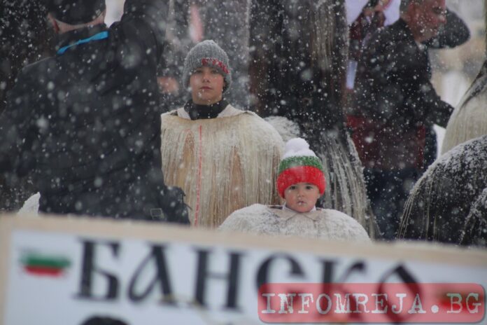 Банскалии докараха снега в Симитли