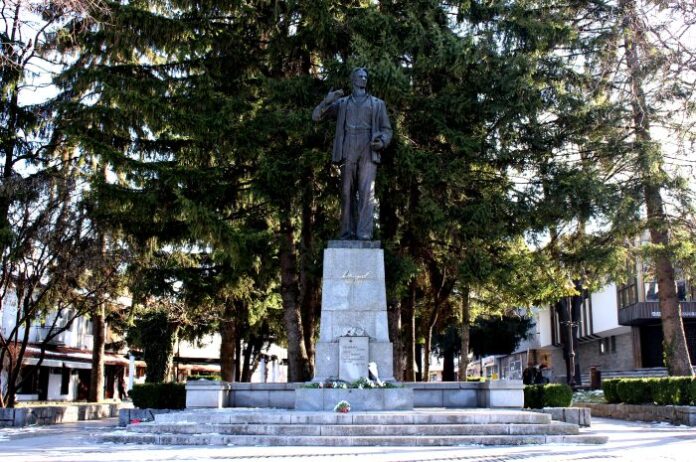 Банско отбелязва тържествено 107 години от рождението на Никола Й. Вапцаров