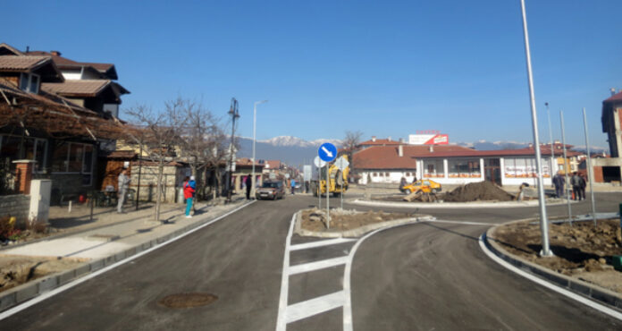 Банско посреща празниците с ново кръгово кръстовище