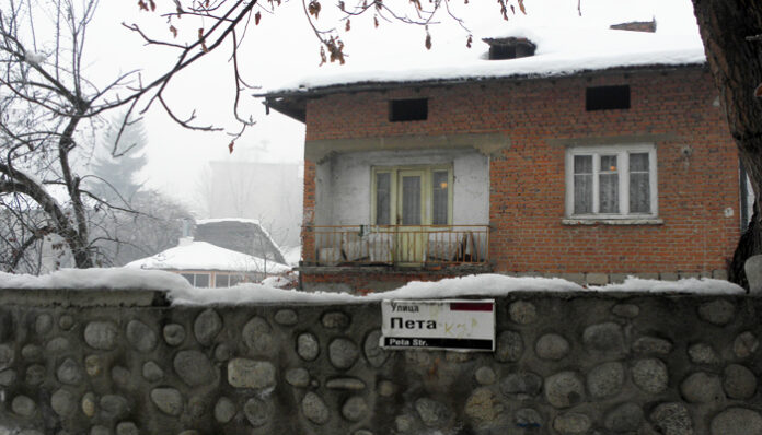 Баща уби сина си в село Баня