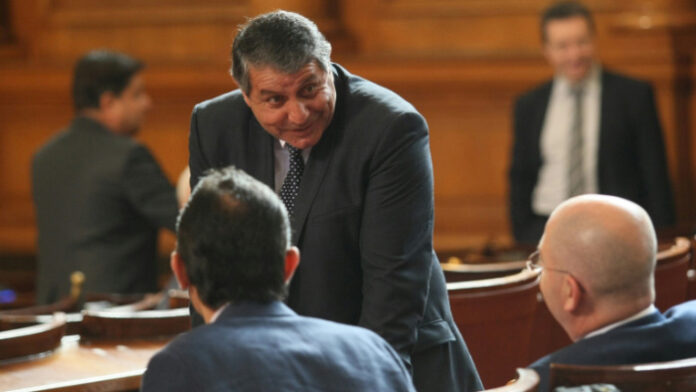 Бат Сали се отказа от имунитета си