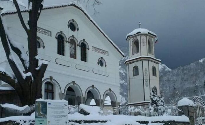 Белоградчишкият епископ Поликарп пристига в Бистрица за Архиерейска света литургия
