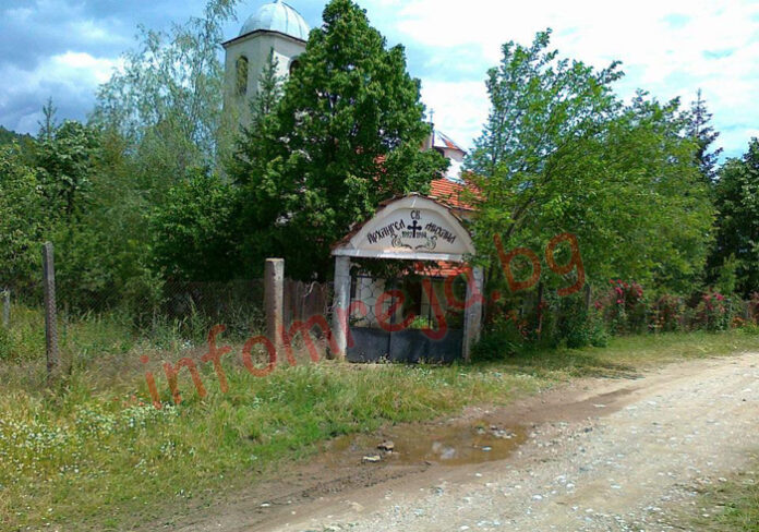 Безбожници обраха двете църкви в хаджидимовското село Нова Ловча