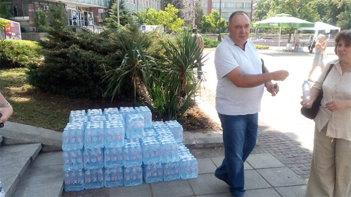 Безплатна минерална вода в Дупница заради жегите