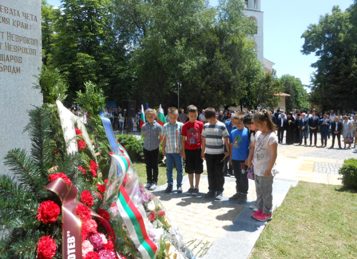 Бюст-паметник на Христо Ботев откриха в Гоце Делчев