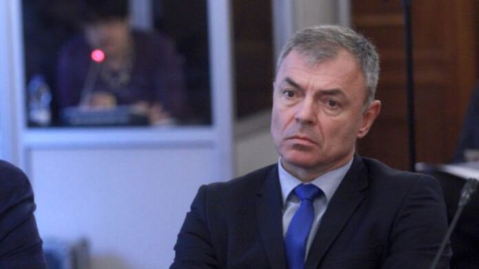 Бивш министър се потроши с колело заради лоша пътна инфраструктура