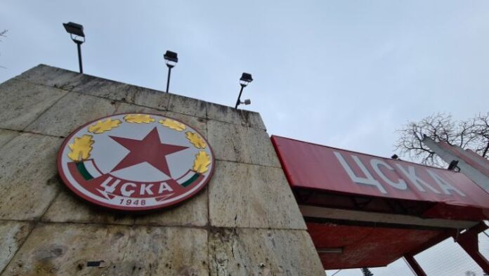Бивш шеф на ЦСКА скочи на играчи